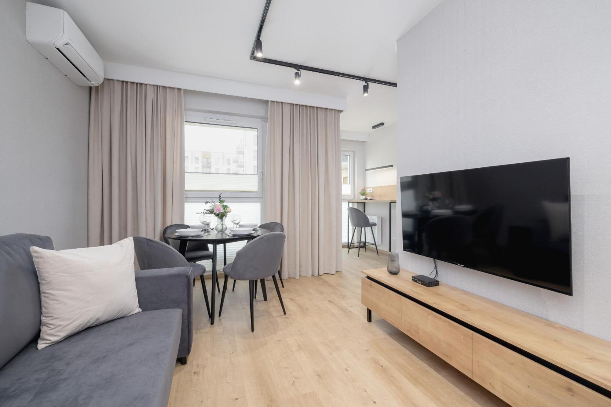 Bright Apartment In Krakow With Garden, Air Conditioning, Parking And Desk By Renters Prestige מראה חיצוני תמונה