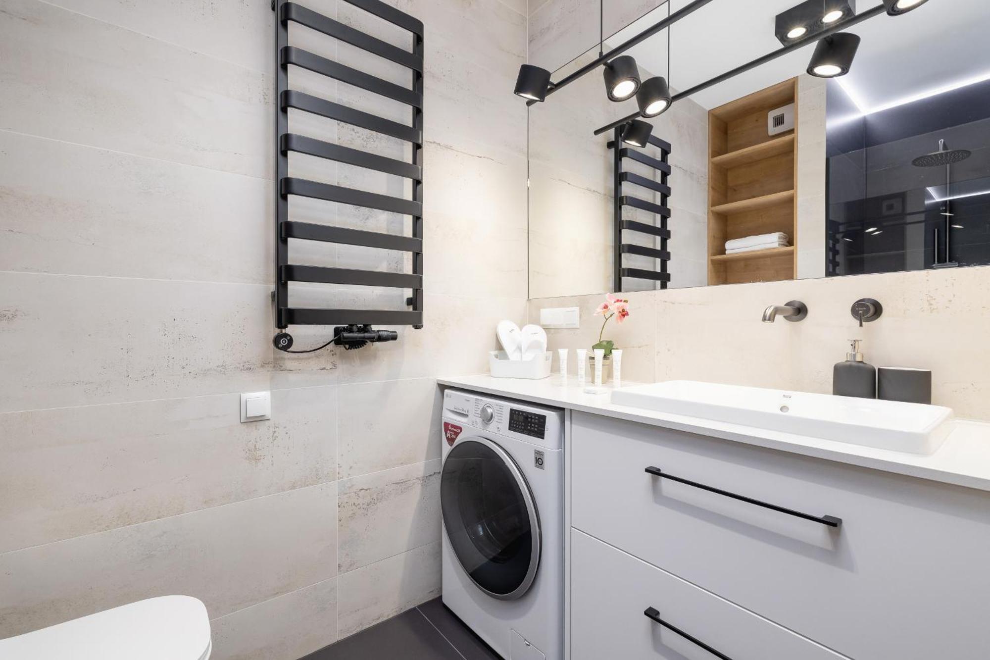 Bright Apartment In Krakow With Garden, Air Conditioning, Parking And Desk By Renters Prestige מראה חיצוני תמונה