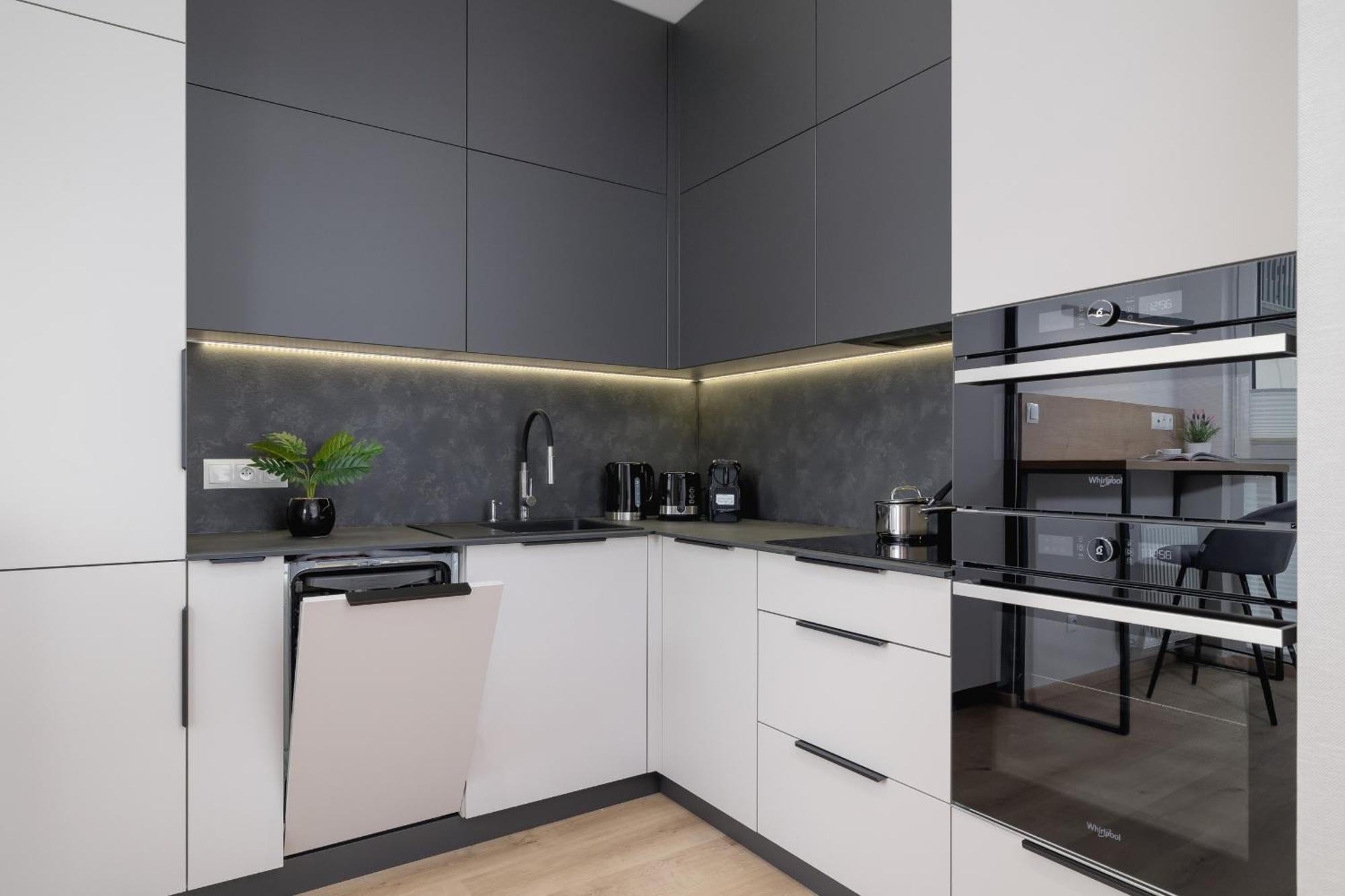 Bright Apartment In Krakow With Garden, Air Conditioning, Parking And Desk By Renters Prestige מראה חיצוני תמונה