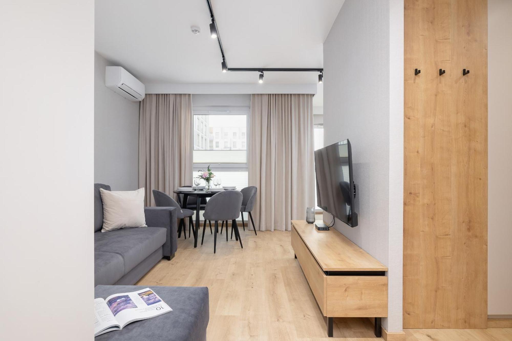 Bright Apartment In Krakow With Garden, Air Conditioning, Parking And Desk By Renters Prestige מראה חיצוני תמונה
