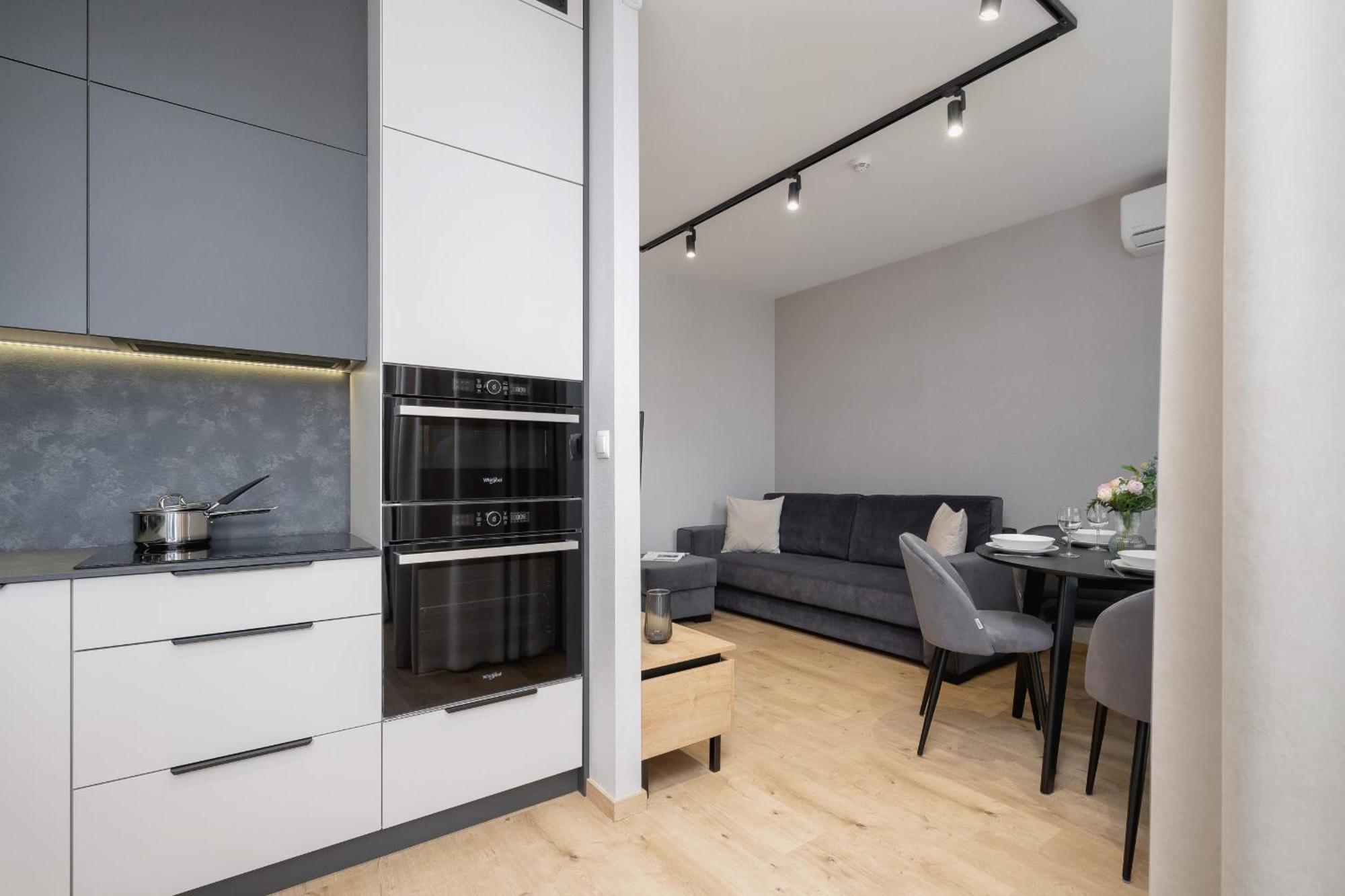 Bright Apartment In Krakow With Garden, Air Conditioning, Parking And Desk By Renters Prestige מראה חיצוני תמונה