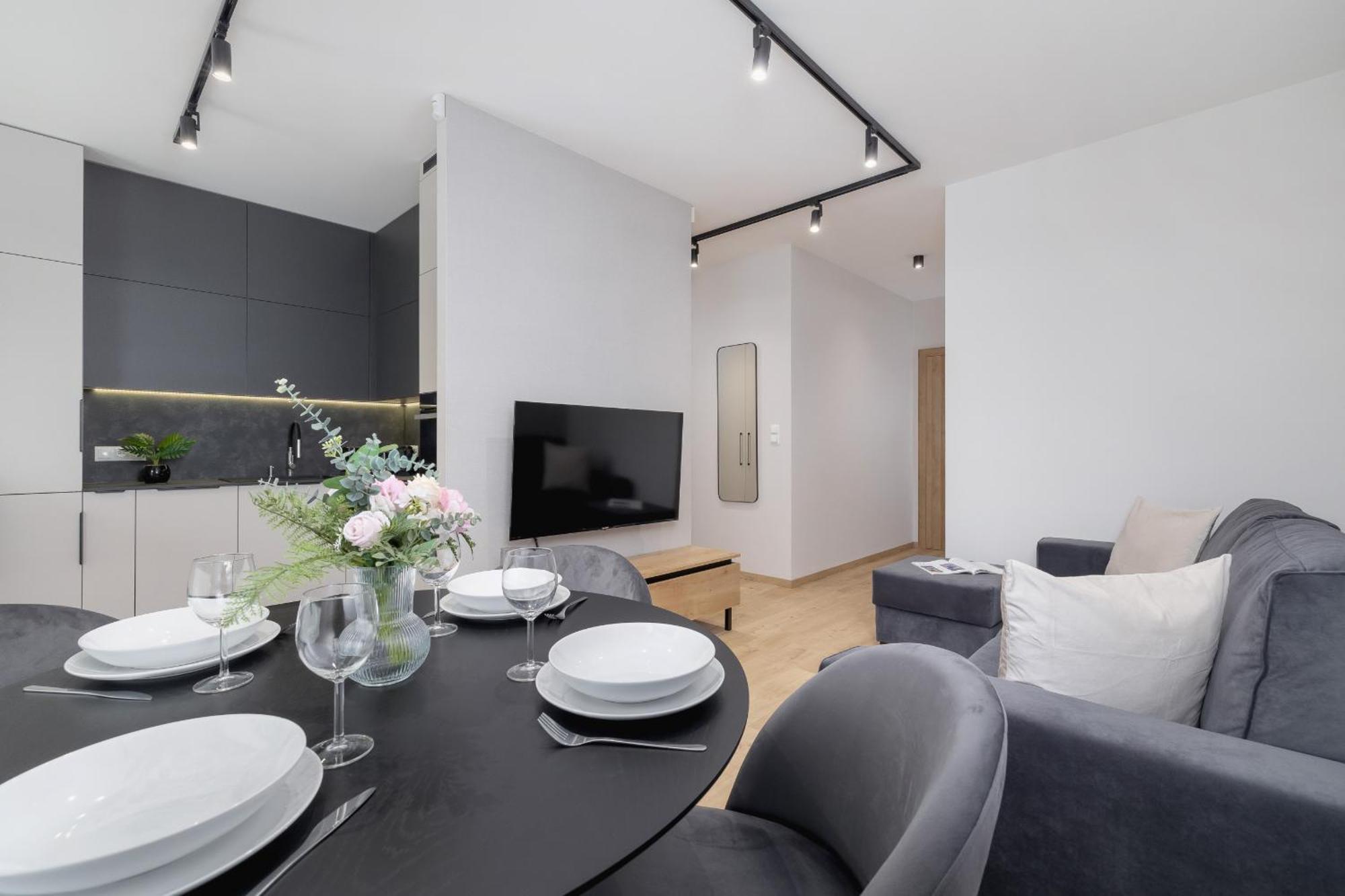 Bright Apartment In Krakow With Garden, Air Conditioning, Parking And Desk By Renters Prestige מראה חיצוני תמונה